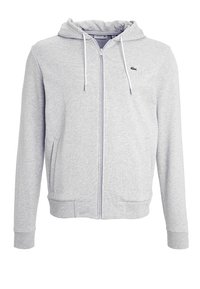 Felpa con zip grigia realizzata in tessuto morbido, dotata di cappuccio con coulisse, tasche laterali e un piccolo logo ricamato sul lato sinistro del petto.