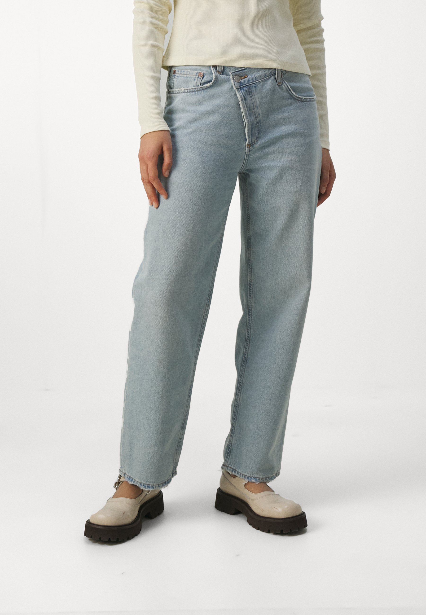 Agolde★Criss Cross Upsized 黒 デニム ショートパンツ d8c73c3543b2438c9f51133f5498c8