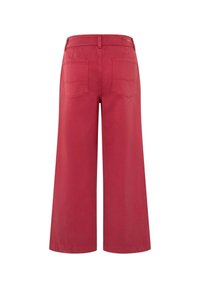 Pantalon court à jambes larges rouge vif avec poches arrière et passants de ceinture, présenté de dos sur fond blanc.