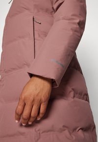 Patagonia JACKSON GLACIER PARKA - Pūkinis paltas - dulse mauve
