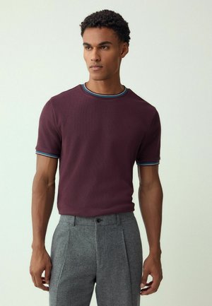 REGULAR FIT - TEXTURED TIPPED  - Paprasti marškinėliai - burgundy red