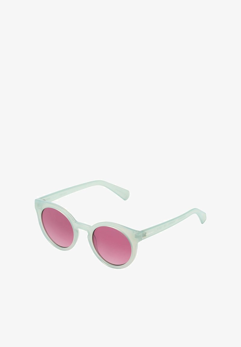 Ronde zonnebrillen met een doorschijnend lichtblauw montuur en paarse gradient lenzen. Met soepele randen en flexibele pootjes.