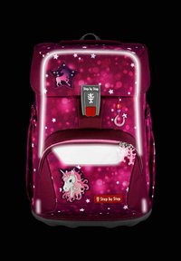 Sac à dos violet et rose avec des motifs d'étoiles, design de licorne, accents réfléchissants, poche avant zippée et un fermoir central avec le logo "Step by Step".
