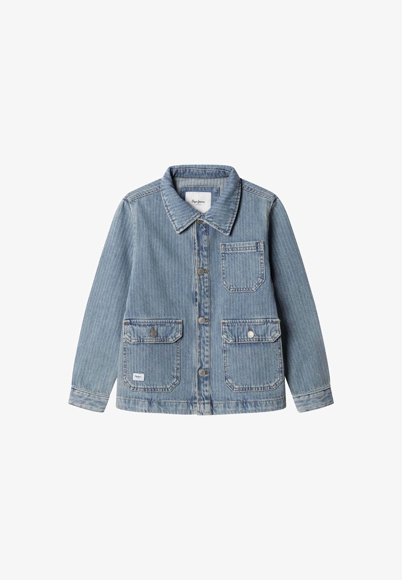 Veste en denim bleu clair avec col, fermeture à boutons sur le devant, une poche poitrine et deux poches à rabat à la taille.