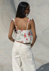 Bershka STRAPPY TEXTURED - Bluză - brown off-white