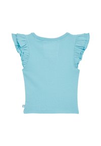 Vaaleansininen ribbipintainen tankkitoppi, jossa on röyhelöillä varustetut lyhyet hihat ja pyöreä pääntie. Pehmeä ja joustava kangas. Selkäosa on yksivärinen ilman koristeita.