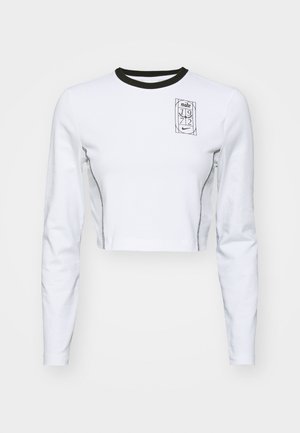 White long-sleeve crop top made of cotton with black neckline and stitching. Features a graphic logo and the year "1972" on the chest.