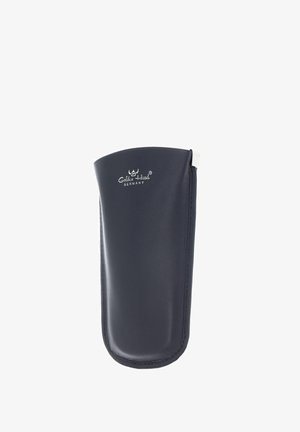 Étui à lunettes en cuir noir avec le logo blanc "Golden Head Germany" imprimé à l'avant sur un fond blanc.