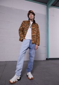 Não selecionado, washed light blue