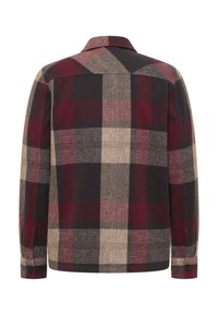 Koszula w kratkę w ciemnoczerwonym, beżowym i czarnym kolorze. Posiada długie rękawy, kołnierzyk i zapinane na guziki mankiety. Materiał wydaje się mieć fakturę i być tkany.