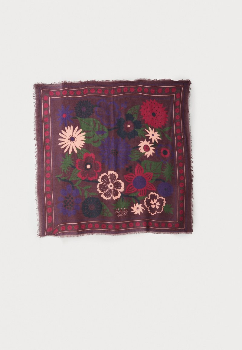 Quadratisches Tuch in dunkelbordeauxrot, mit floralen Mustern in Rosa, Rot, Blau und Grün, mit fransigem Rand und dekorativer Bordüre.