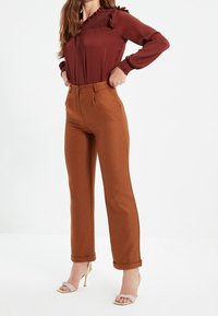 Trendyol Kalhoty - brown