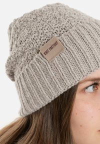 Knit Factory HAZE - Muts - iced clay