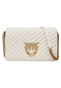 Borsa in pelle bianca trapuntata con motivo a zigzag, dotata di un embellimento a forma di uccello in tono oro e di una tracolla in catena dorata.