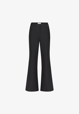 Zwarte flarebroek met een getailleerde pasvorm, voorzien van een soepele textuur, zijzakken en een subtiele decoratieve accent bij de taille.
