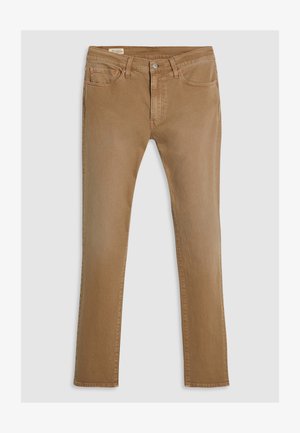 Calças de jeans castanhas com corte reto, cinco bolsos e fecho com botão. Textura suave com variações de cor subtis e detalhes de costura.