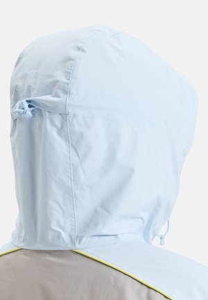 Lichtblauwe hoodie met een trekkoord en contrasterende gele accenten aan de zoom. Soepele textuur en lichtgewicht stof.