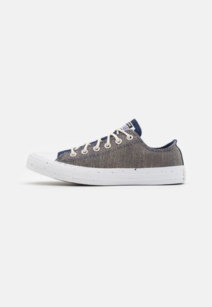 CHUCK TAYLOR ALL STAR TEXTURED WOVEN UNISEX - Sneakers basse - midnight navy/white
