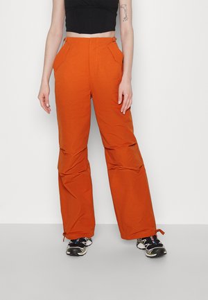 WRSTBHVR ZERA PANTS EXCLUSIVE WOMEN - Παντελόνι - brown