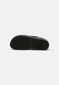 Crocs BROOKLYN STRAPPY - Sandali con plateau - black