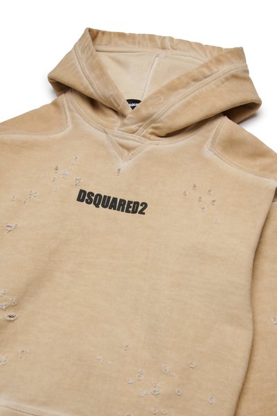 Felpa beige con tasca a marsupio frontale, caratterizzata da una texture vissuta e dal logo "DSQUARED2" in nero. Il cappuccio è in tessuto a doppio strato.