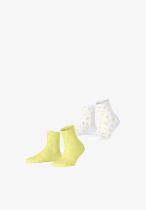 Zwei Paar Knöchelsocken, eines gelb und eines weiß, beide mit einem kleinen gelben Blumenmuster auf weißem Hintergrund.