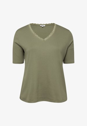 Olijfgroene shirt met korte mouwen, een V-hals met kantafwerking en een rechte zoom, gemaakt van geribbelde stof.