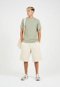 Brave Soul Pamata T-krekls - washed sage