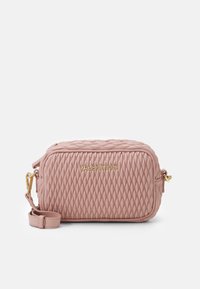 Neizvēlēts, cipria