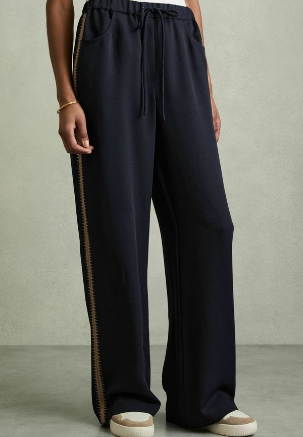 INAYA WIDE-LEG EMBROIDERED - Stoffhose