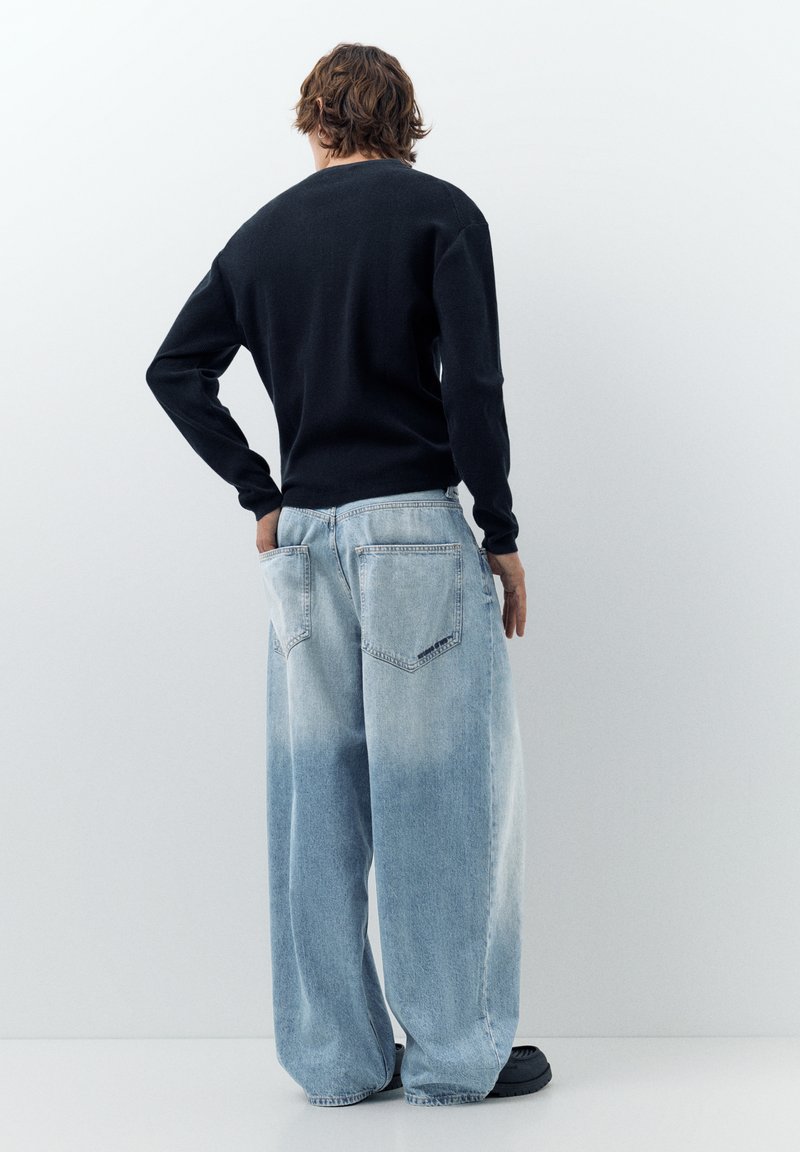 Pantaloni Larghi Maglioni Corti E Larghi Completo Donna Ecru Elegante Con Blusa Fluida E Pantaloni Larghi – Roma 