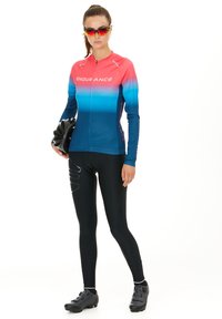 Cycling outfit: gradient blue and pink long-sleeve jersey, black fitted leggings, black cycling shoes, smooth fabric, bold logo detail.