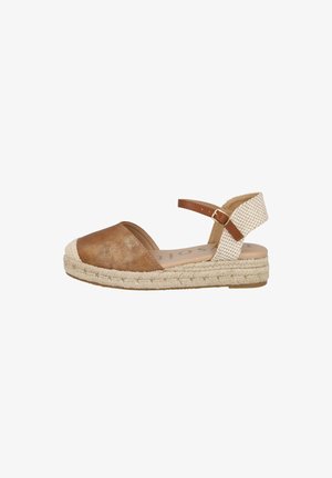 Sandalia espadrille marrón y beige con suela de plataforma tejida, correa en el tobillo con hebilla y puntera cerrada.