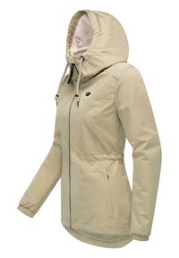 Beige utendørs jakke med hette, snor, front glidelås, elastiske mansjetter og snor i midjen. Har to sidelommer.