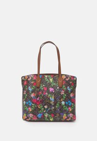 Borsa tote con manici in pelle marrone e stampa floreale dai colori vivaci su sfondo scuro, caratterizzata da una superficie testurizzata e dettagli con logo.