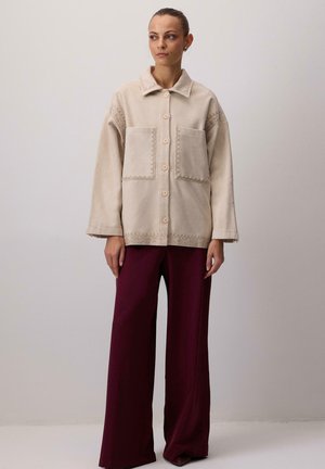 - Kurtka przejściowa