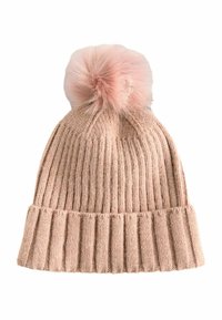 Pehmeas roosas kammitud beanie, millel on tekstureeritud ribadisain ja pehme roosa pom-pom üleval.