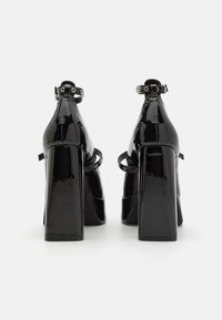 Even&Odd - Czółenka na platformie