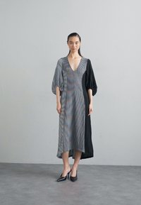 Stine Goya THREE QUARTER SLEEVE MIDI DRESS PATCHWORK - Maxi dress - white/black
