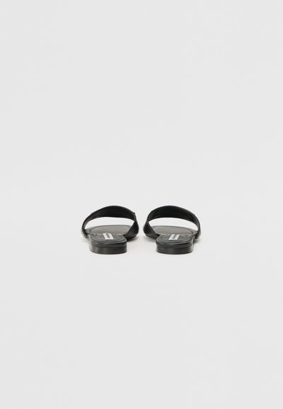 Victoria Beckham Šľapky - black