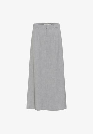 Falda gris de longitud a la rodilla con una textura suave y un sutil patrón jaspeado. Presenta un frente plano con pliegues y una cinturilla ajustada.