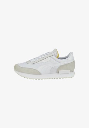 Puma, FUTURE RIDER PLAY ON UNISEX - Sneaker low - white nimbus cloud