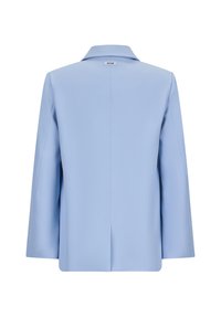 Blazer azzurro chiaro con un design strutturato, maniche lunghe e una fessura sul retro. Texture liscia e dettaglio colletto; etichetta posizionata vicino al collo.