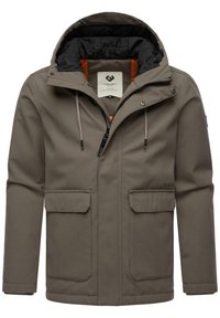 Chaqueta marrón con capucha, hecha de un tejido texturizado. Presenta grandes bolsillos frontales, un cierre con cremallera en la parte delantera y un forro naranja en contraste.