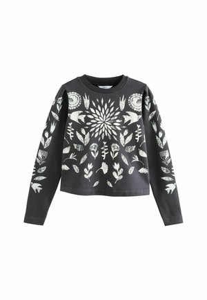 Dunkelgrauer, langärmeliger, verkürzter Pullover mit weißen botanischen und Vogel-Drucken, die in einem symmetrischen Muster auf der Vorderseite und den Ärmeln angeordnet sind.