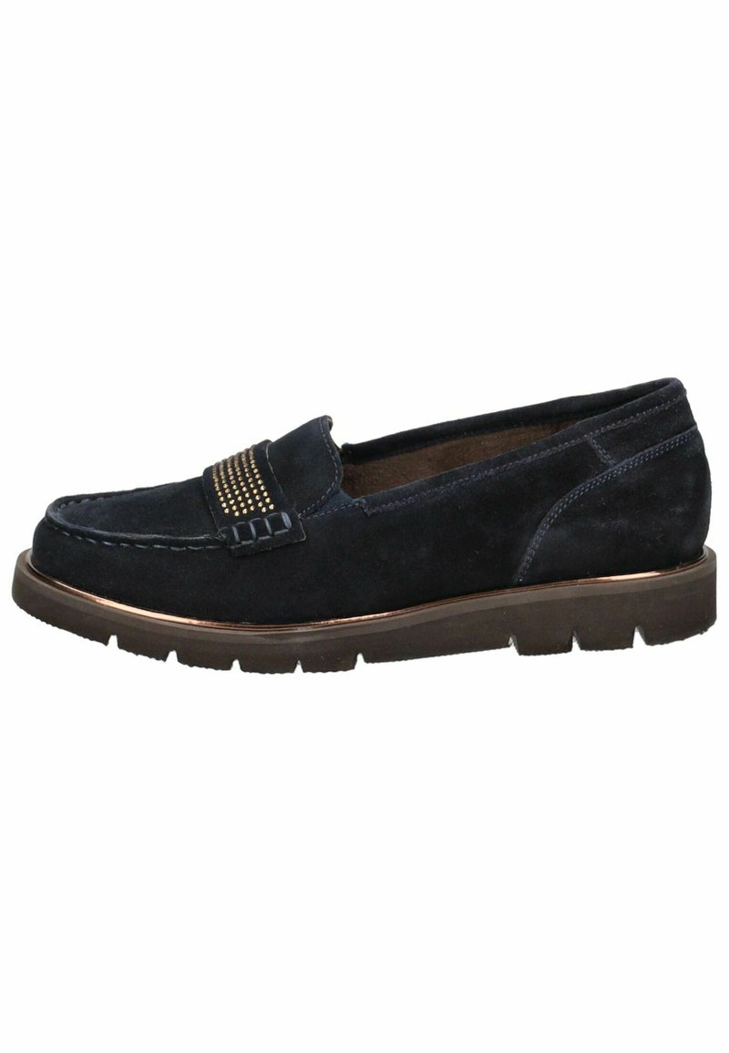 Mocasines de ante azul oscuro con un acento metálico decorativo en la parte superior, que cuentan con una suela gruesa marrón y detalles texturizados.
