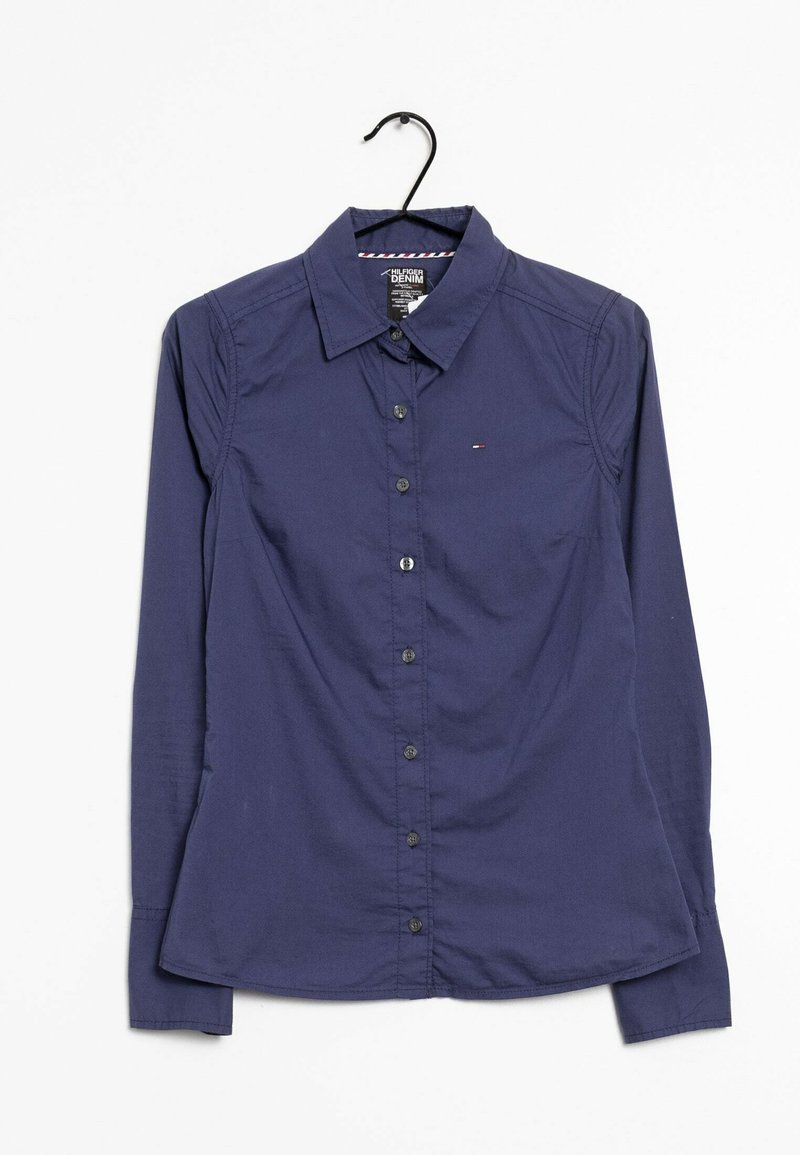 Marinblå långärmad skjorta i blandning av bomull, med knäppning framtill, spetsig krage och en liten logotyp på bröstet.