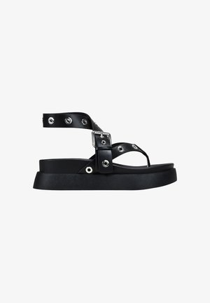 Bosanova, SANDALIAS DE DEDO NEGRAS CON PLATAFORMA Y TACHUELAS - Sandalias de dedo - black