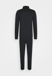 Zwarte sportieve trainingspak met lange mouwen en broek, gemaakt van gladde stof, met een opstaande kraag en een getailleerd ontwerp.