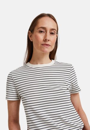 T-shirt à manches courtes blanc avec des rayures horizontales noires, doté d'un col ras du cou et en tissu de coton lisse.